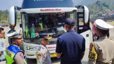 Patroli Ketat, Dishub Garut Pastikan Keselamatan Wisatawan Bus Saat Waisak