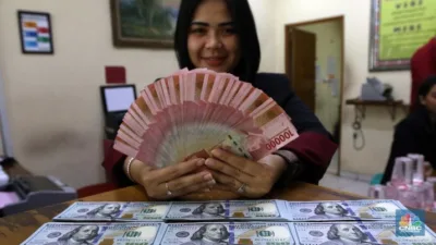 Optimisme Amerika Menggilas Mata Uang Garuda: Dolar Meroket ke Rp16.155