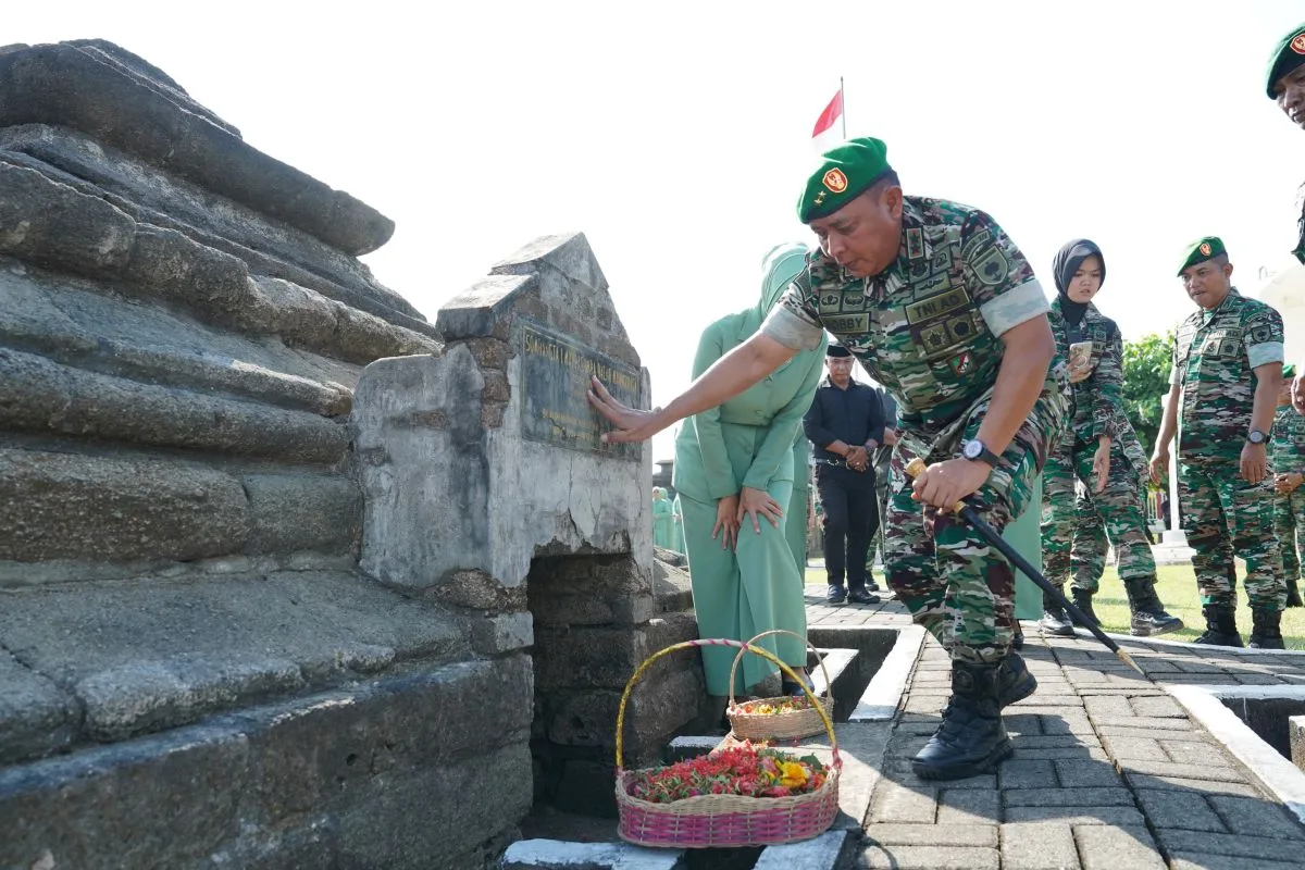 Pangdam Taburkan Bunga di Pusara Pahlawan, Lestarikan Semangat Pancasila Jelang HUT Kodam