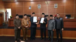 Rapat Paripurna DPRD Bengkulu Tengah Bahas Pendapat Akhir Fraksi Terhadap Raperda APBD dan RPJPD 2025